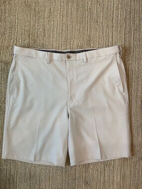 Hagger Cool 18 Pro men’s dress shorts 40” waist 9” length tan